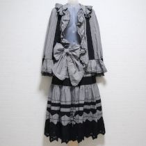 黒ギンガム×エンブロイダリーブラウス&スカートサッシュ付き