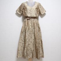 ベージュ系花刺繍シルクワンピース