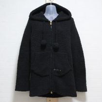 黒ロゴ入りもこもこパーカー