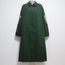 グリーン飛びうさぎ刺繍ステンカラーコート