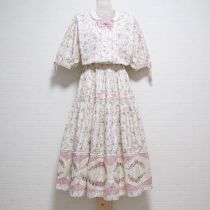 白薔薇刺繍パッチワークワンピース