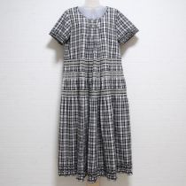 黒系チェックスモック刺繍ワンピース
