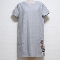 グレーネーム付きカットソーチュニック