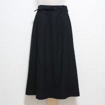 黒ウールフレアースカート