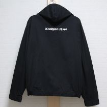 黒フード付きジャケット