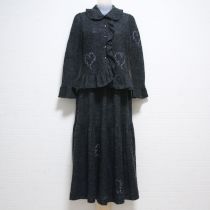 グレーハート刺繍ニットスーツ