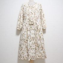 生成苺と白い花ワンピース