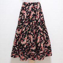 黒花柄スカート