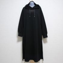 黒ロゴ刺繍入りロングスエットフーディワンピース