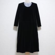黒ベルベットワンピース