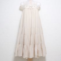 ベージュ花モチーフレイヤーキャミワンピース