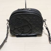 黒カメリア刺繍キルティングレザーショルダーバッグ