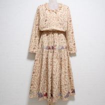 クリーム小花パッチワークワンピース