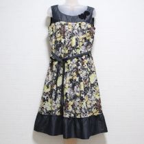 黒系モチーフ付き花柄ワンピース【11号】