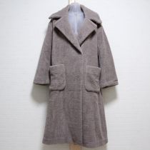 グレージュムートン風ロングコート