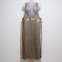 ベージュロゴパッチジャンパースカート