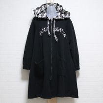 黒×赤系チェックロゴロングパーカー