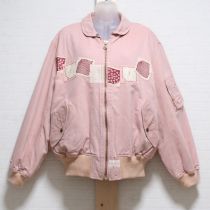 ピンクハンカチプリントパッチ付きブルゾン