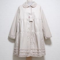 アイボリーベージュ系フリル使いコート