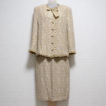 ベージュ系花柄ジャガードスーツ
