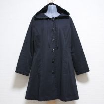 黒フリル使いコート