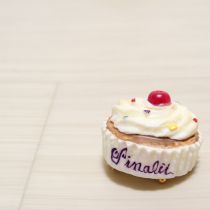 クリームスイーツカップケーキブローチ