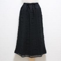 黒レース編みスカート