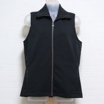 黒ロゴ入りカットソーベスト
