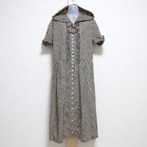 黒×ベージュ水玉フード付きピコフリルワンピース