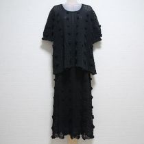 黒花モチーフニットスーツ