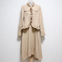 ベージュフリル使いジャケット&スカート