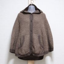 茶フード付きニットポンチョ