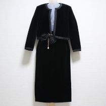 黒シルクリボンベロアスーツ