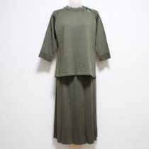 カーキラメ入りニット上下