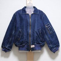 紺ロゴ入りデニムブルゾン