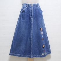 紺ワッペン付きデニムスカート