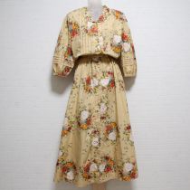 黄系木の実柄ワンピース