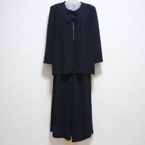 紺リボン付きジョーゼットパンツスーツ