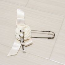 生成ロゴリボン&花モチーフピン
