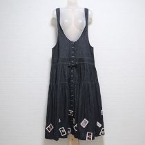 黒ワッペン付きデニムジャンパースカート