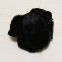 黒ファーコサージュ