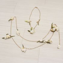 ゴールド白ブーケモチーフネックレス&チェーンベルト