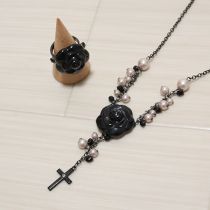 黒系薔薇モチーフ付きロザリオ&指輪