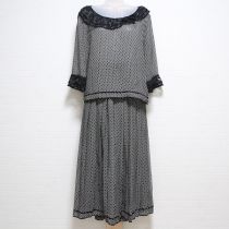 黒レース使い水玉ブラウススーツ