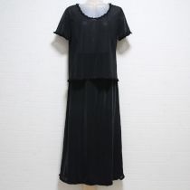 黒フリル使いカットソー上下