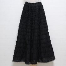 黒レース使いローンスカート