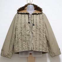 ベージュフリル使いフード付きジャケット