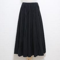 黒ナイロンスカート