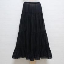 黒レース使いローンスカート