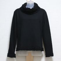 黒フリル使いウールカットソー